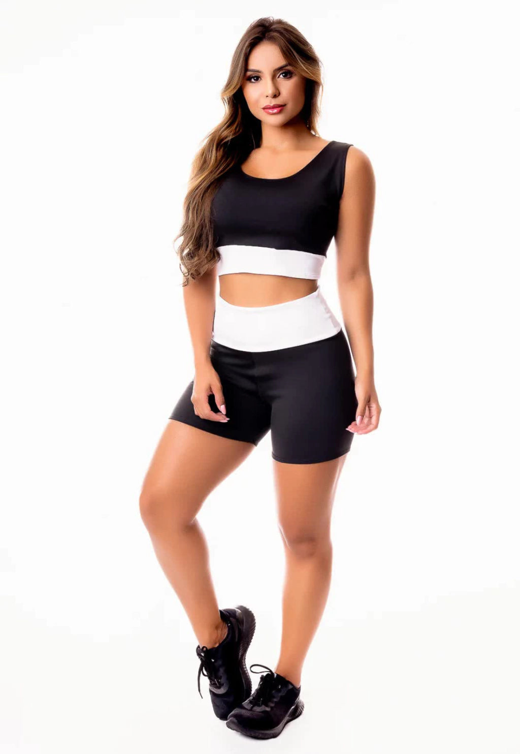 Conjunto Fitness Preto e Branco Cintura Alta – Short com Cós Branco e Cropped Regata Bicolor