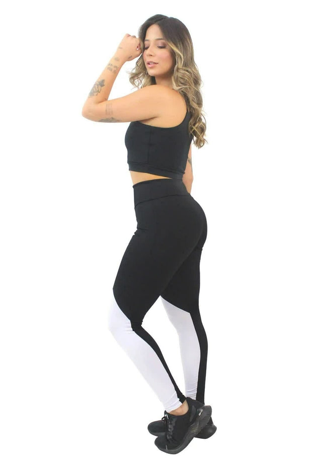 Conjunto Fitness – Cropped de Alcinha Preto e Legging Preta com Detalhe Branco