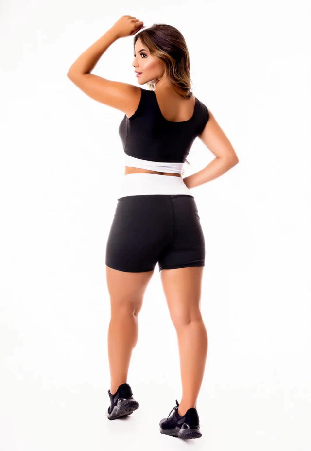 Conjunto Fitness Preto e Branco Cintura Alta – Short com Cós Branco e Cropped Regata Bicolor