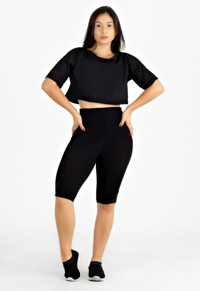Conjunto Fitness Preto Bermuda com Bolso em Tela e Cropped