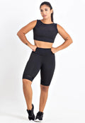 Conjunto Fitness Preto Cropped Regata + Bermuda Cintura Alta com Detalhe em Tela