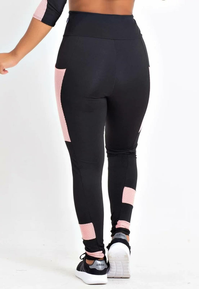 Calça Legging Preta com Detalhe Rosê, Bolso Lateral e Recorte em Tela