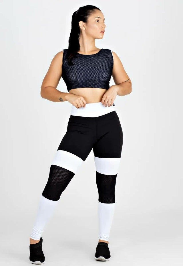 Conjunto Fitness Preto e Branco com  detalhe em tela - Calça Legging e Cropped Regata