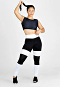 Conjunto Fitness Preto e Branco com  detalhe em tela - Calça Legging e Cropped Regata