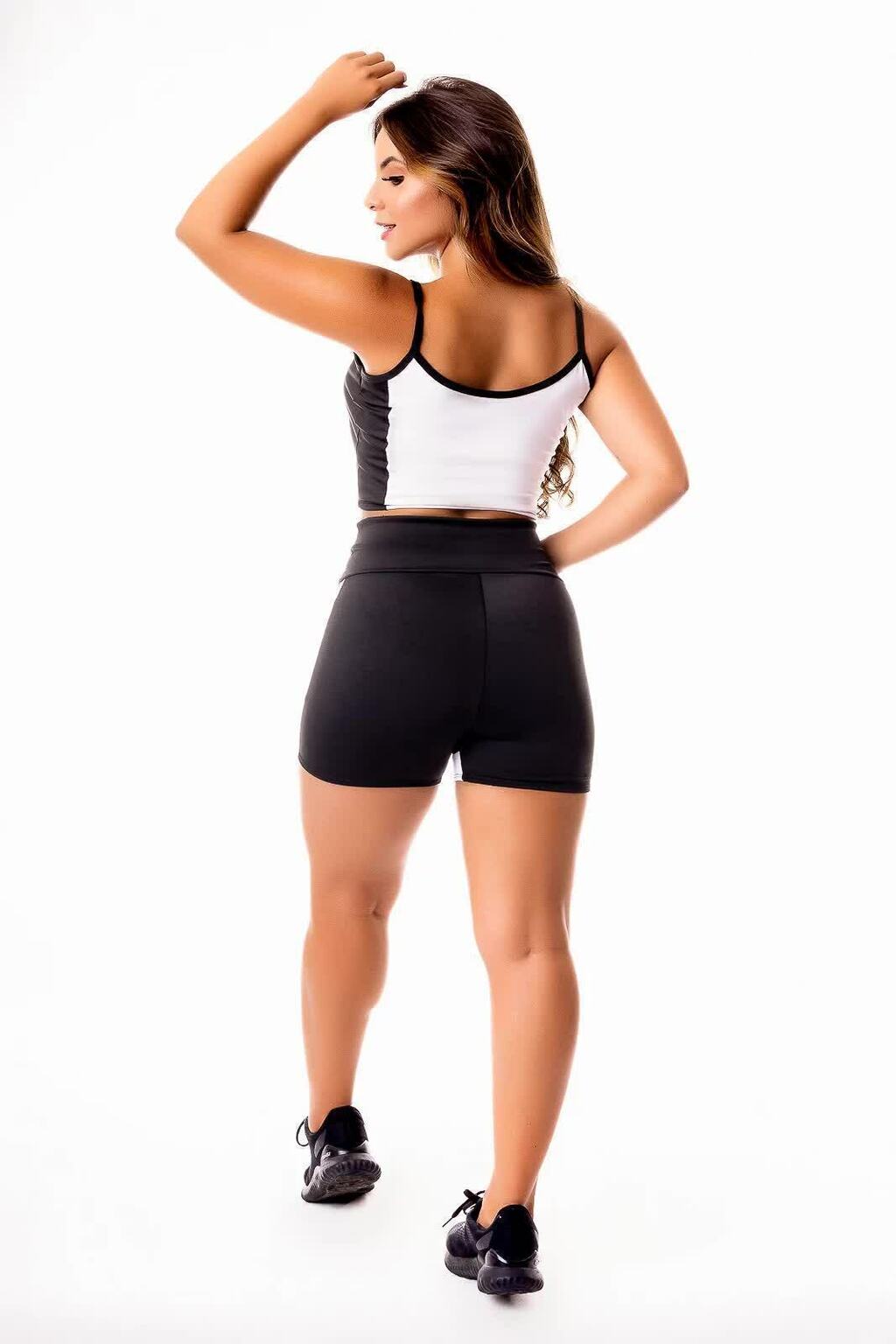 Conjunto Fitness Preto e Branco Cintura Alta com Cropped de Alcinha