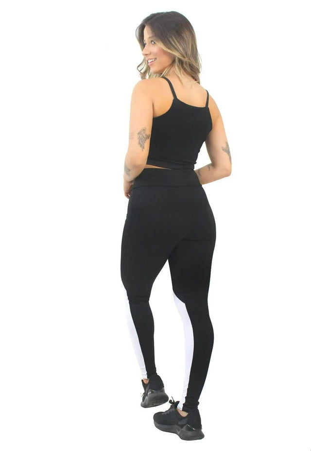 Conjunto Fitness – Cropped de Alcinha Preto e Legging Preta com Detalhe Branco