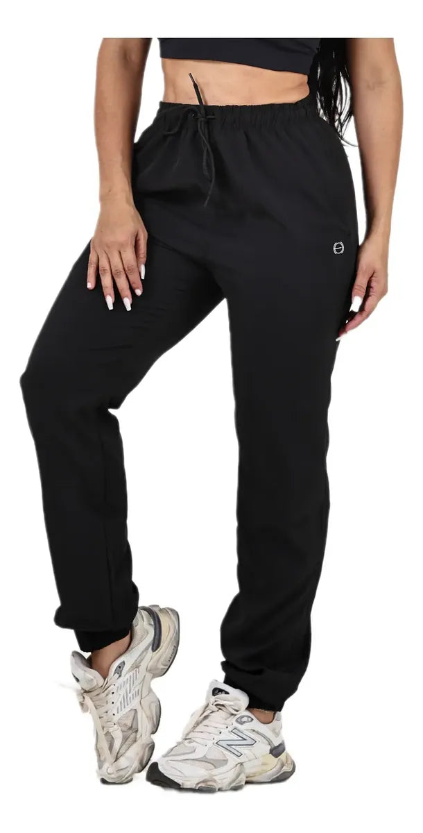 Calça Feminina Jogger Em Tactel Com Elastano Bolsos E Cordão