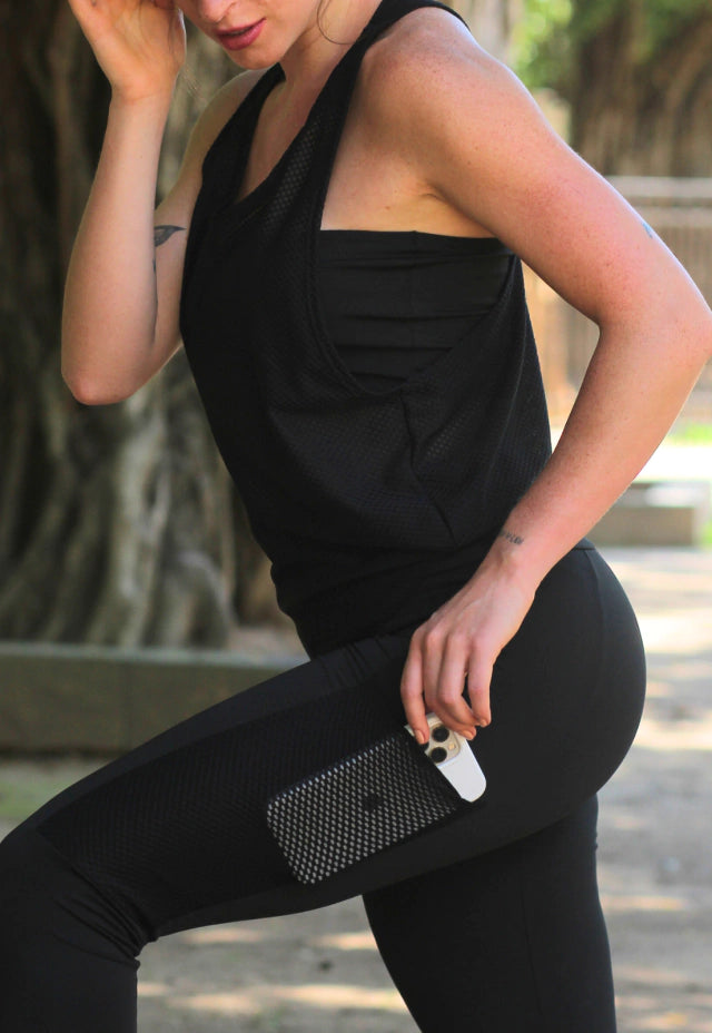 Conjunto Fitness Preto – Calça Legging com Bolso Dry + Regata em Tela + Top Tomara que Caia