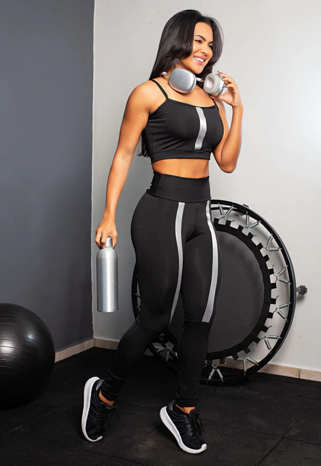 Conjunto Fitness Feminino Preto com Detalhe Cinza – Calça Legging Cintura Alta e Cropped de Alça